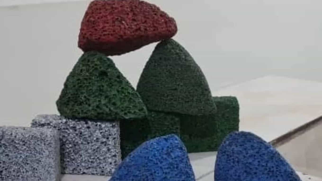 The stone of the foot of Qaljah is slow